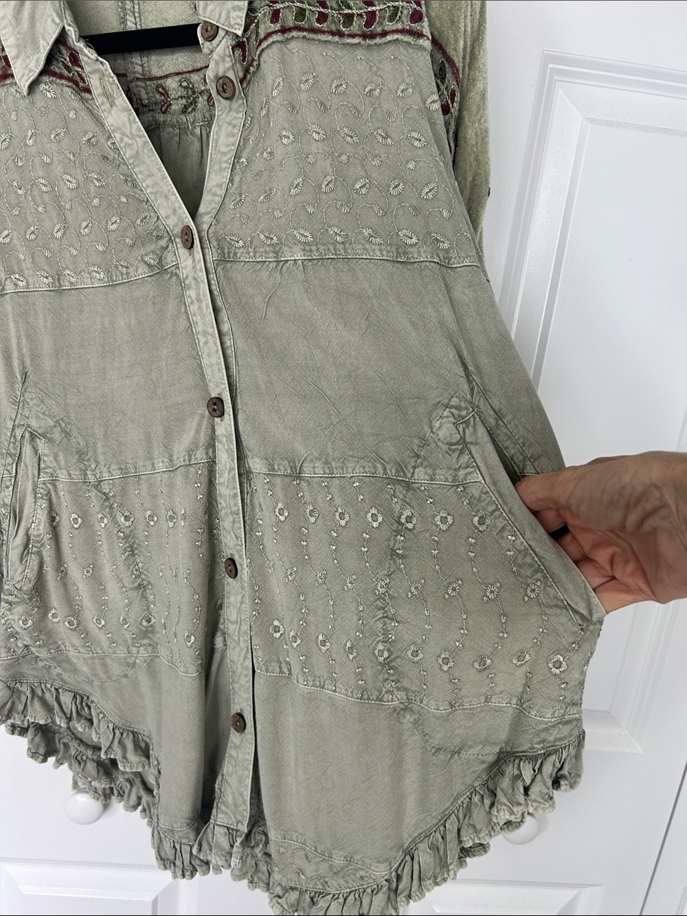 Young Threads Vintage Olive Embroidered Button-Front Top Size Large - Picture 3 of 8